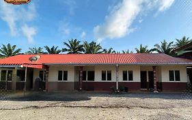 D'Jelutong Homestay